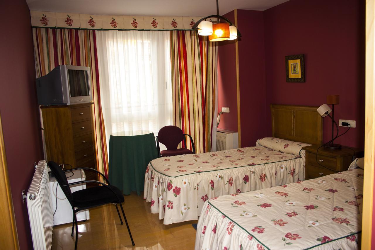 Hostal Arpa Ávila Zewnętrze zdjęcie